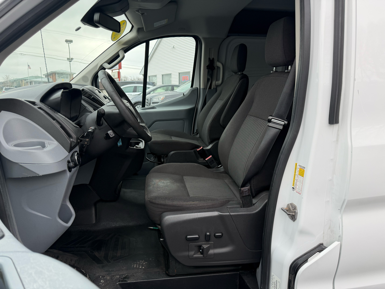 Ford Transit 250 Van Low Roof 60/40 Pass.130-in. WB 2017