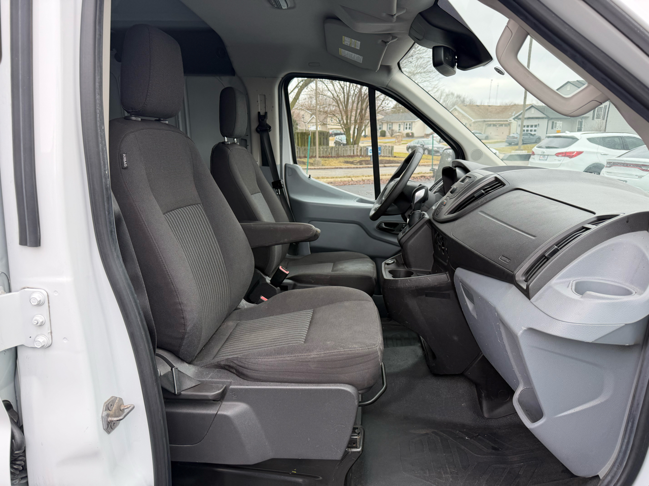 Ford Transit 250 Van Low Roof 60/40 Pass.130-in. WB 2017