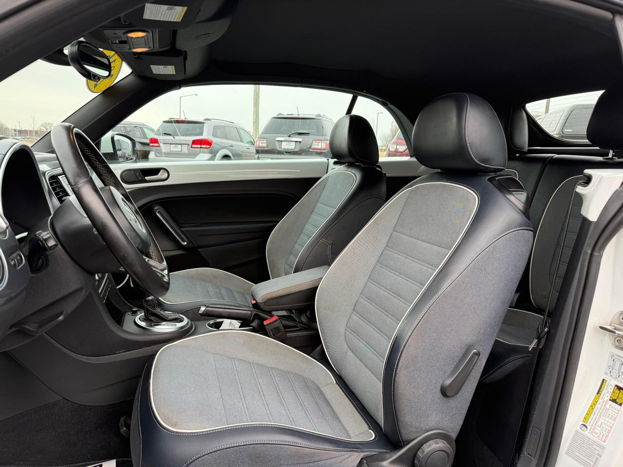 Volkswagen Beetle 1.8T PZEV Convertible 2016