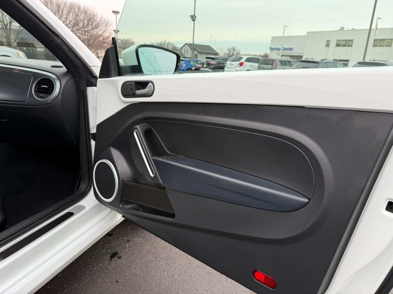 Volkswagen Beetle 1.8T PZEV Convertible 2016