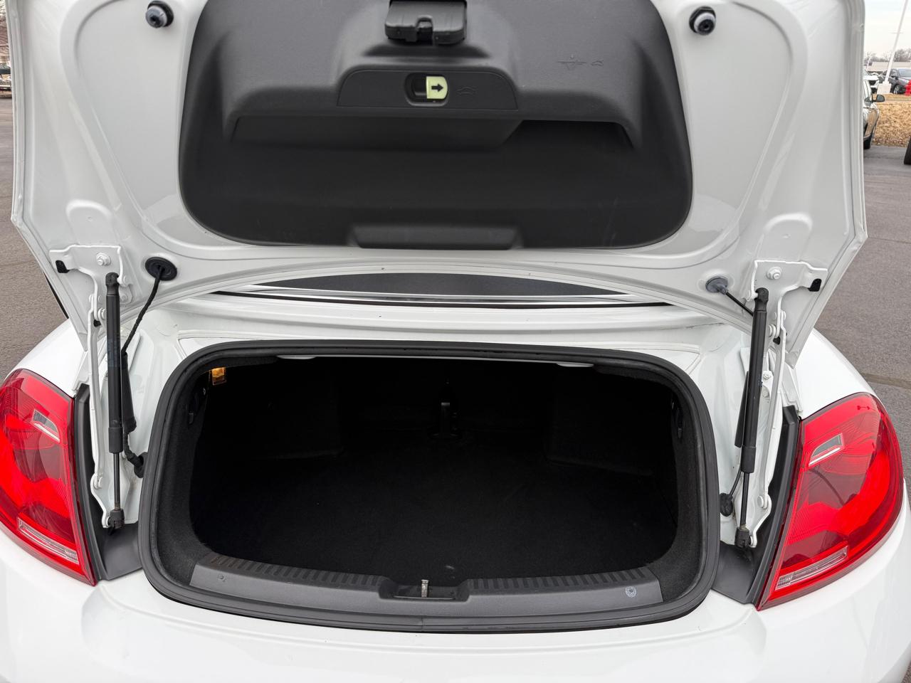 Volkswagen Beetle 1.8T PZEV Convertible 2016