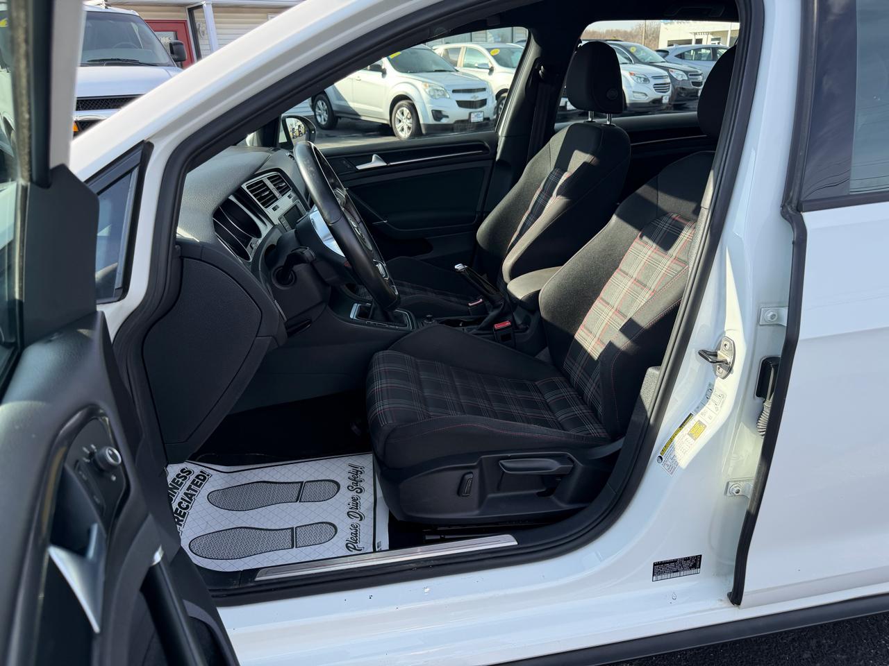 Volkswagen GTI SE 6M 4-Door 2016