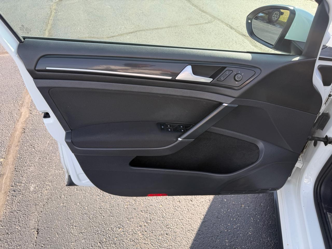 Volkswagen GTI SE 6M 4-Door 2016