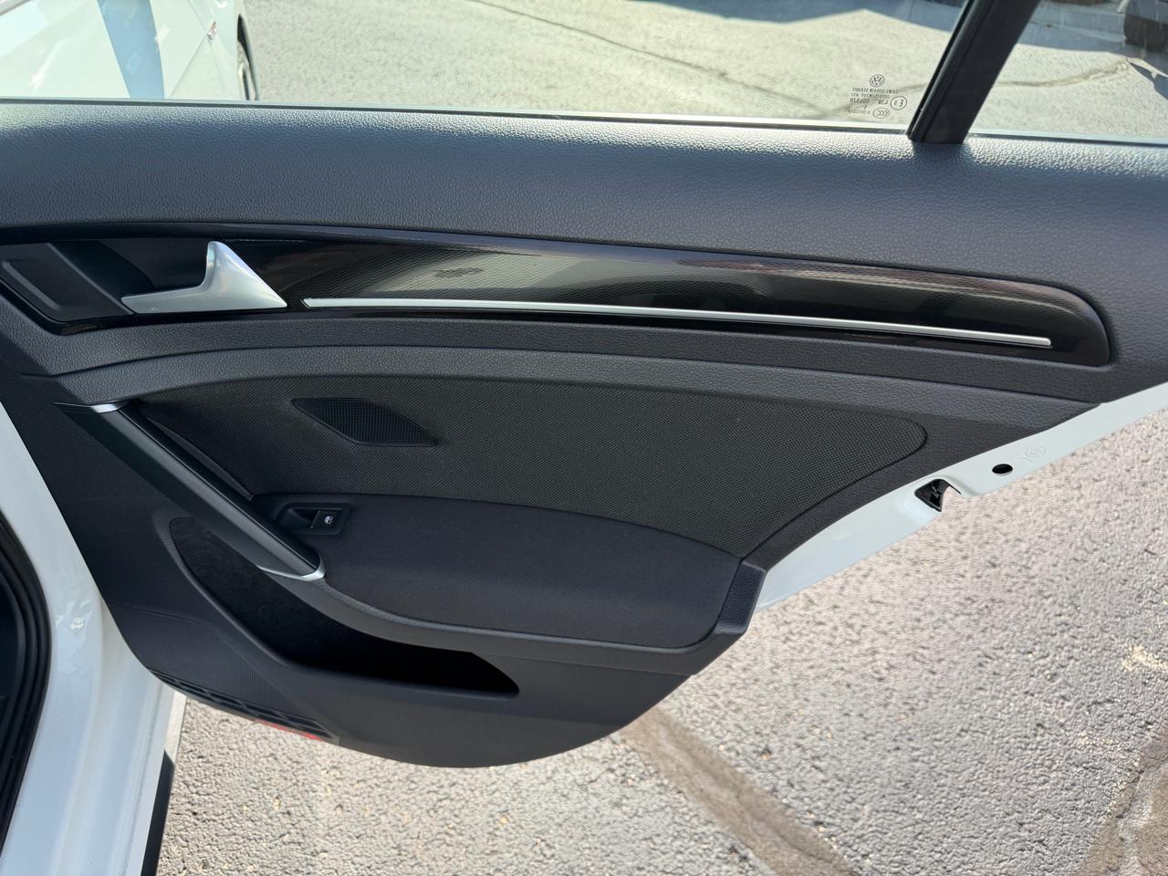 Volkswagen GTI SE 6M 4-Door 2016