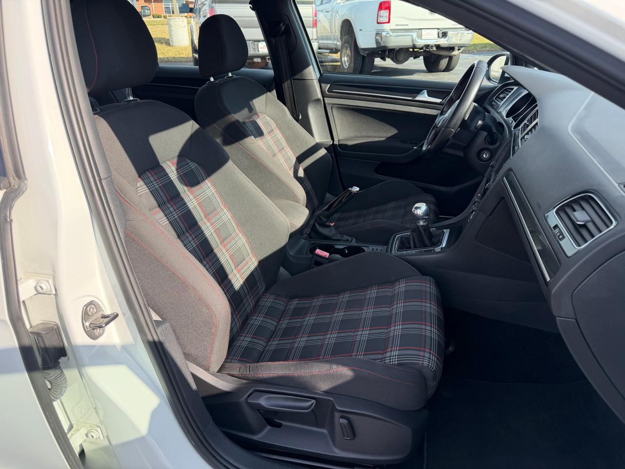 Volkswagen GTI SE 6M 4-Door 2016