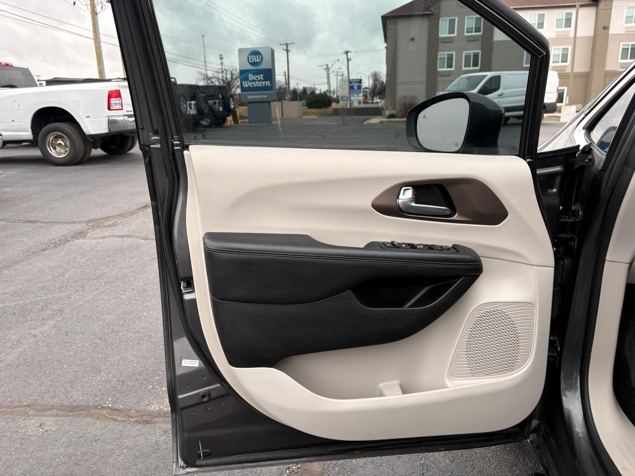 Chrysler Pacifica Touring-L 2017