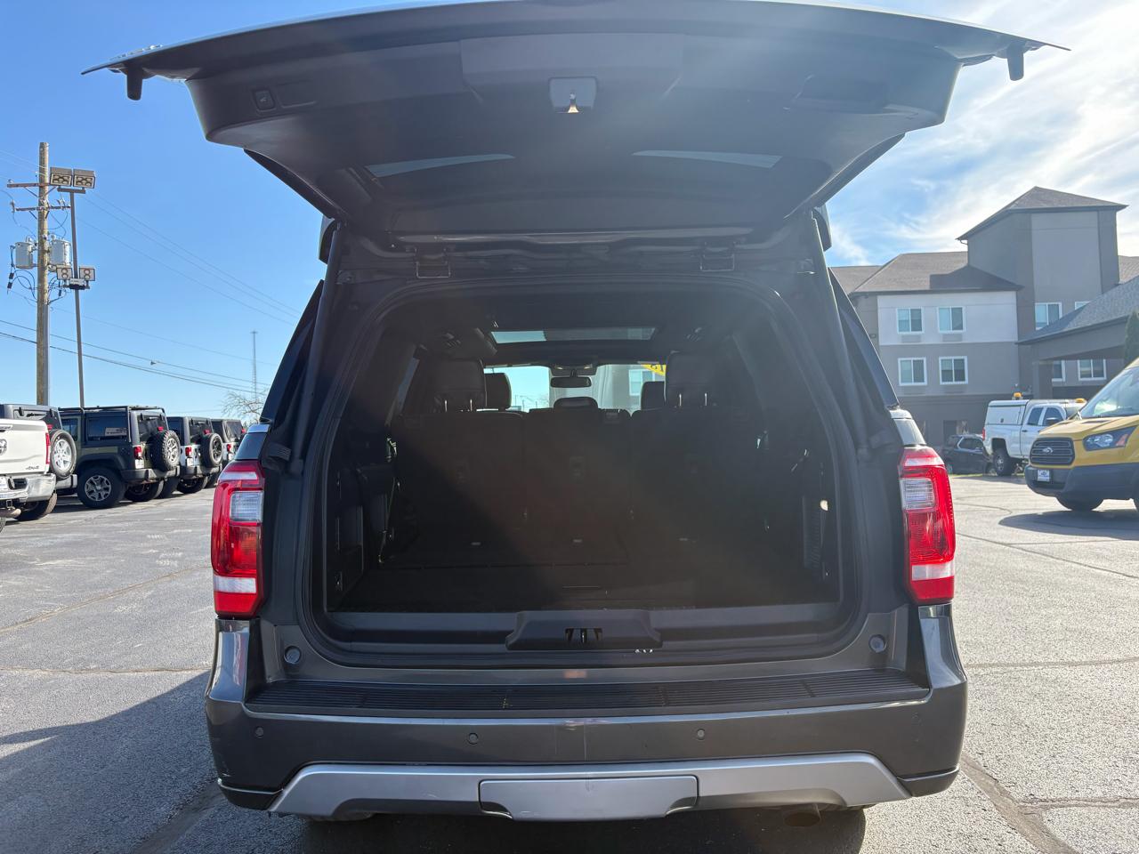 Ford Expedition XLT 4WD 2018