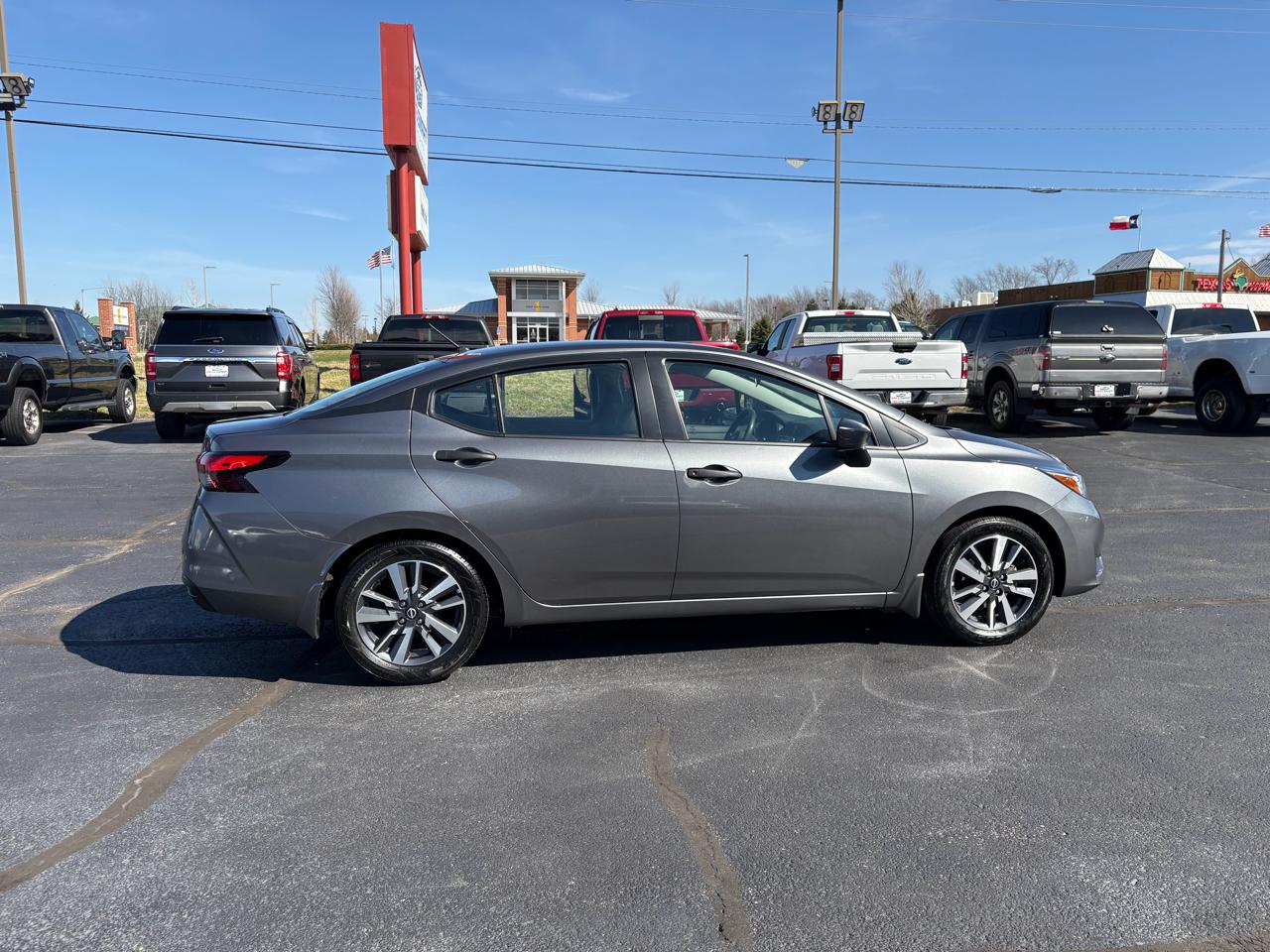 Nissan Versa S CVT 2023