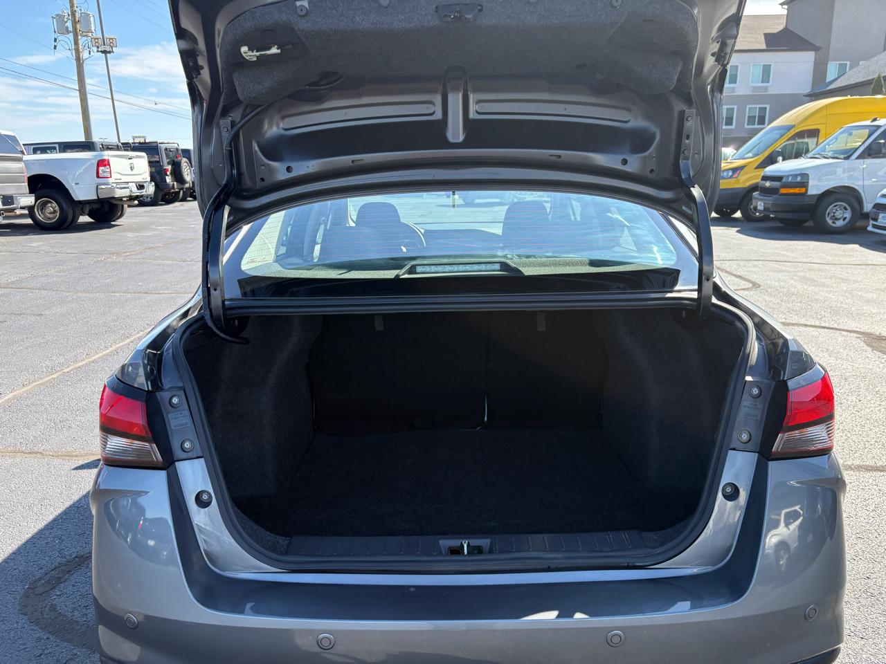 Nissan Versa S CVT 2023