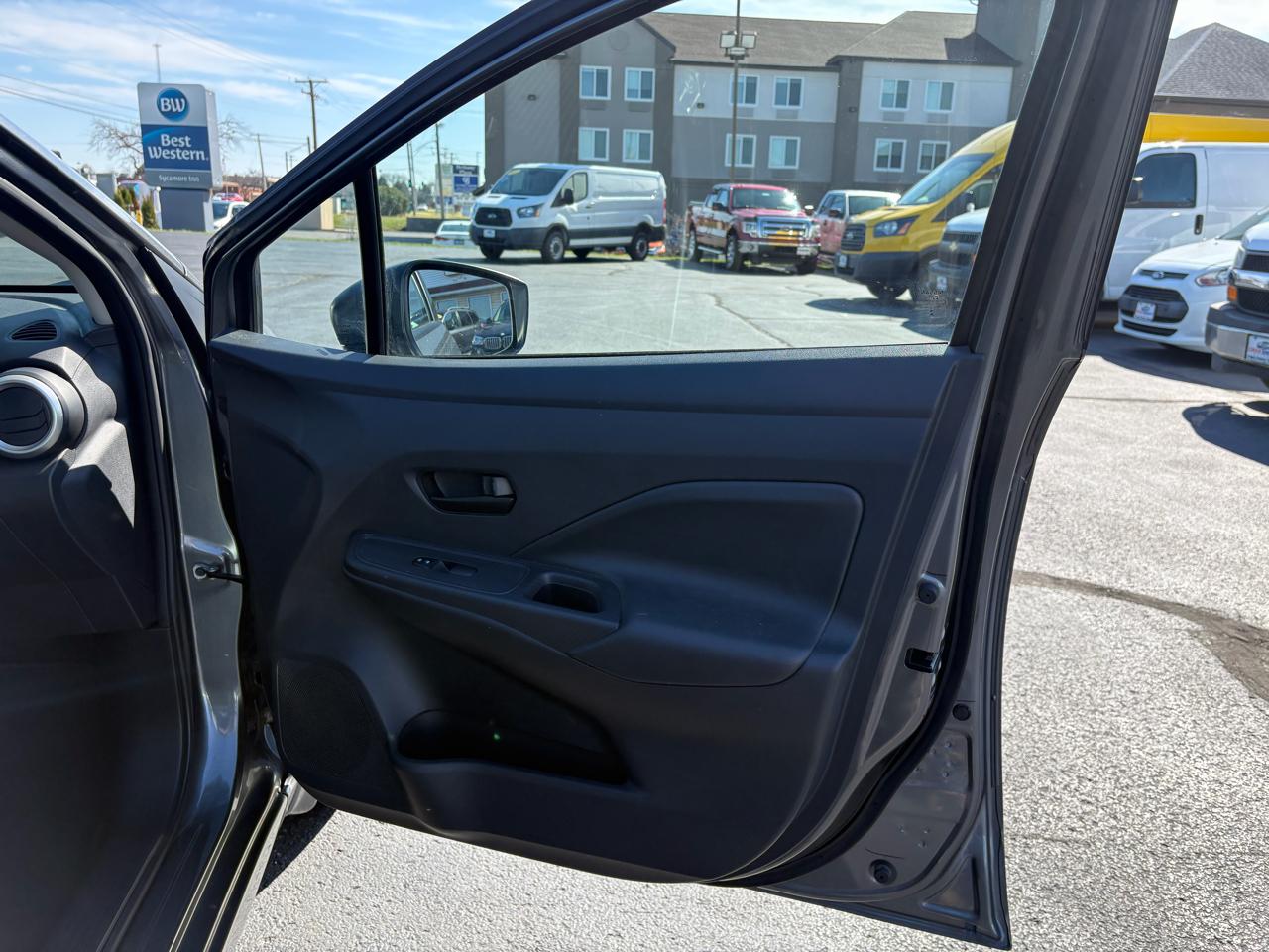 Nissan Versa S CVT 2023