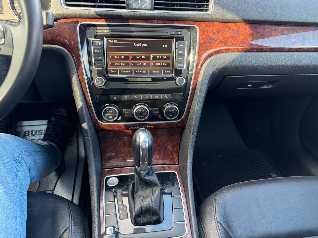 Volkswagen Passat 2.5L SEL Premium 2013