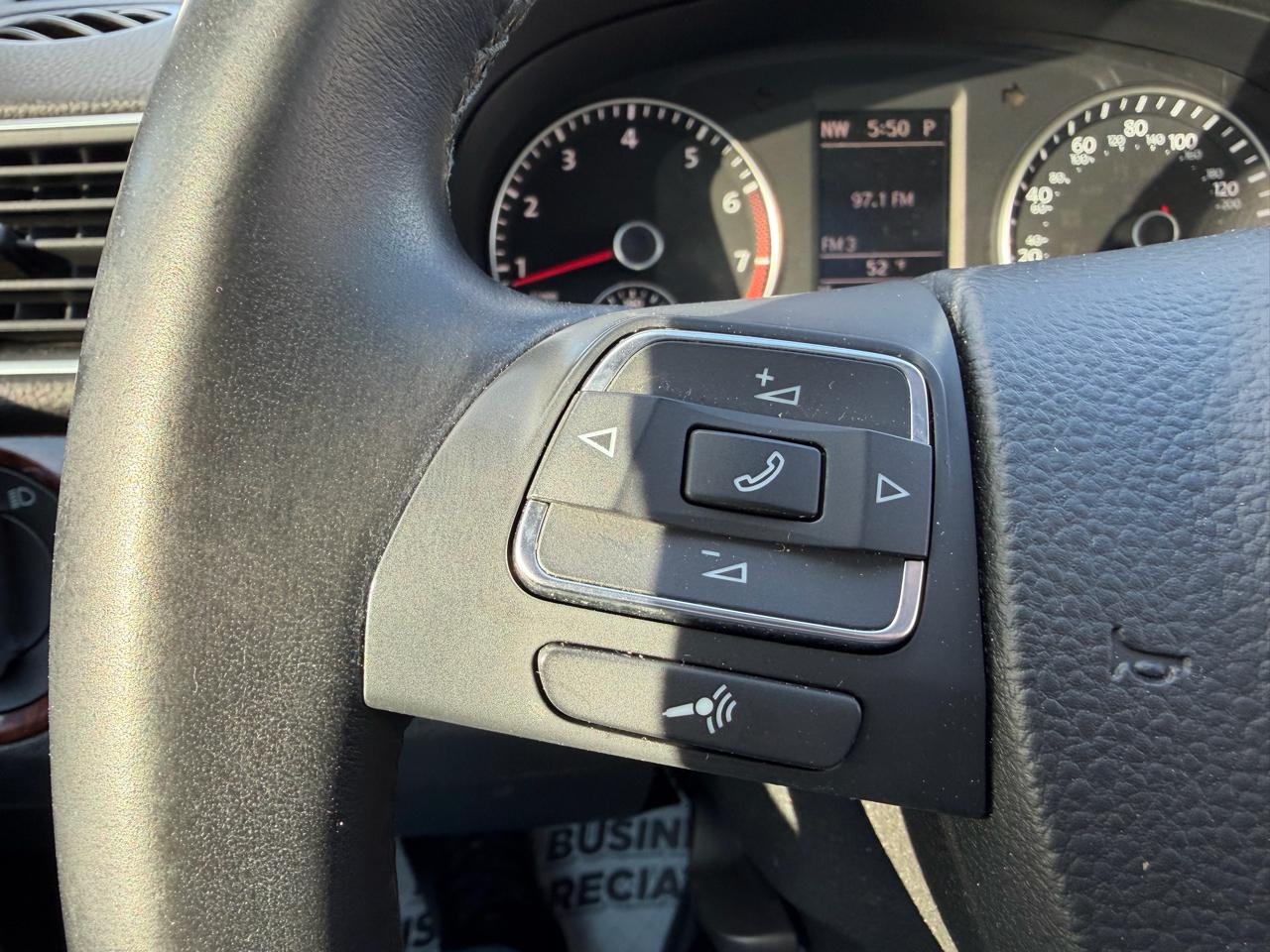 Volkswagen Passat 2.5L SEL Premium 2013