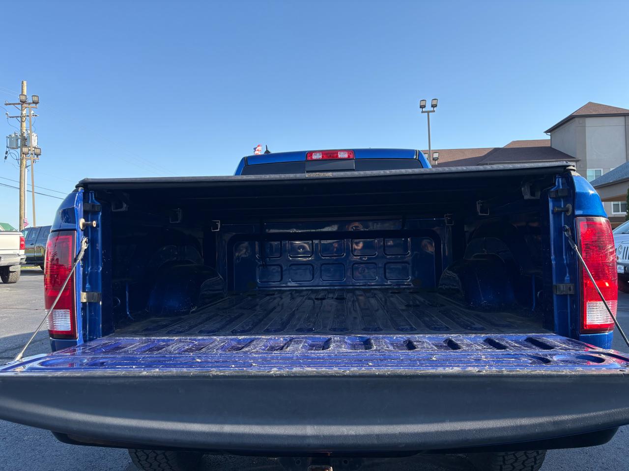 RAM 1500 SLT Quad Cab 4WD 2015