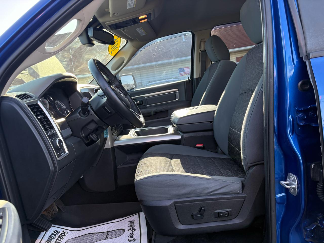 RAM 1500 SLT Quad Cab 4WD 2015