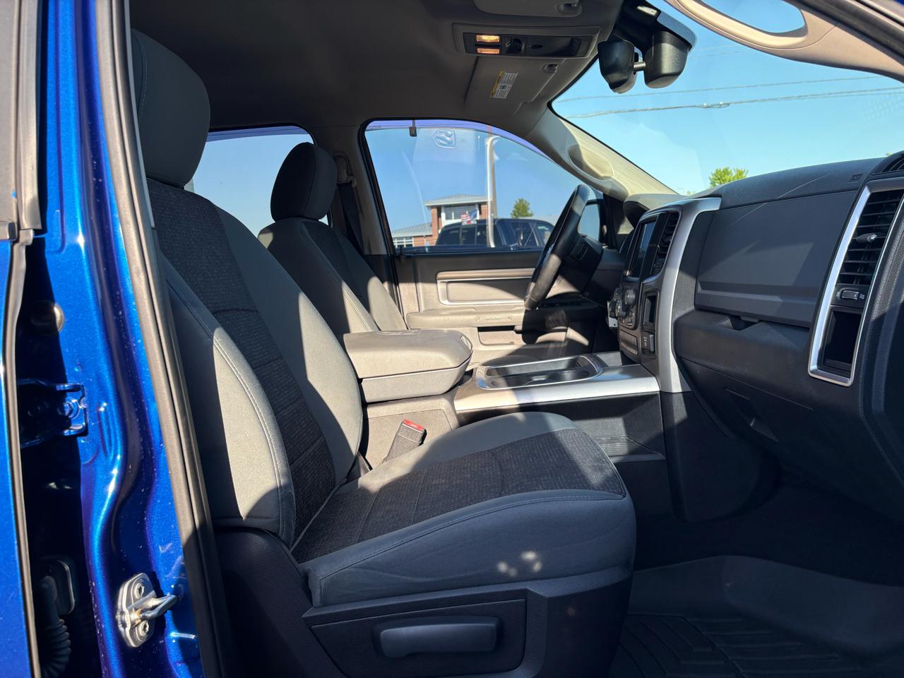 RAM 1500 SLT Quad Cab 4WD 2015