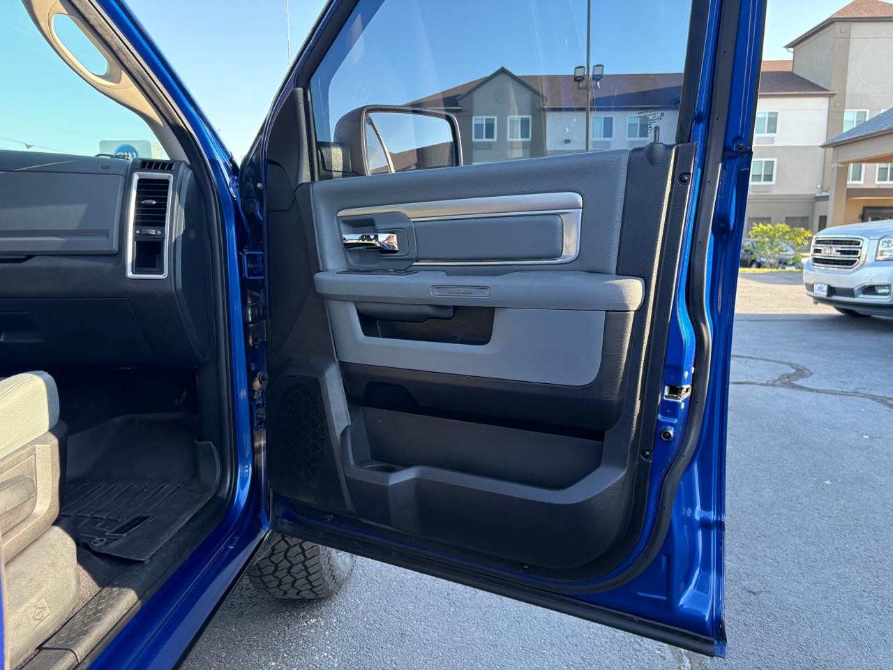 RAM 1500 SLT Quad Cab 4WD 2015