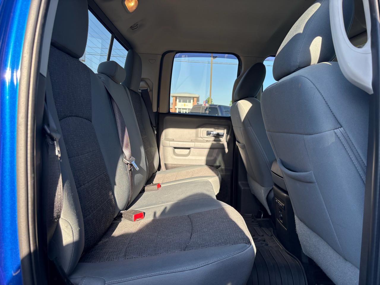 RAM 1500 SLT Quad Cab 4WD 2015