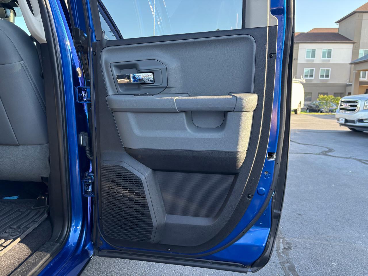 RAM 1500 SLT Quad Cab 4WD 2015