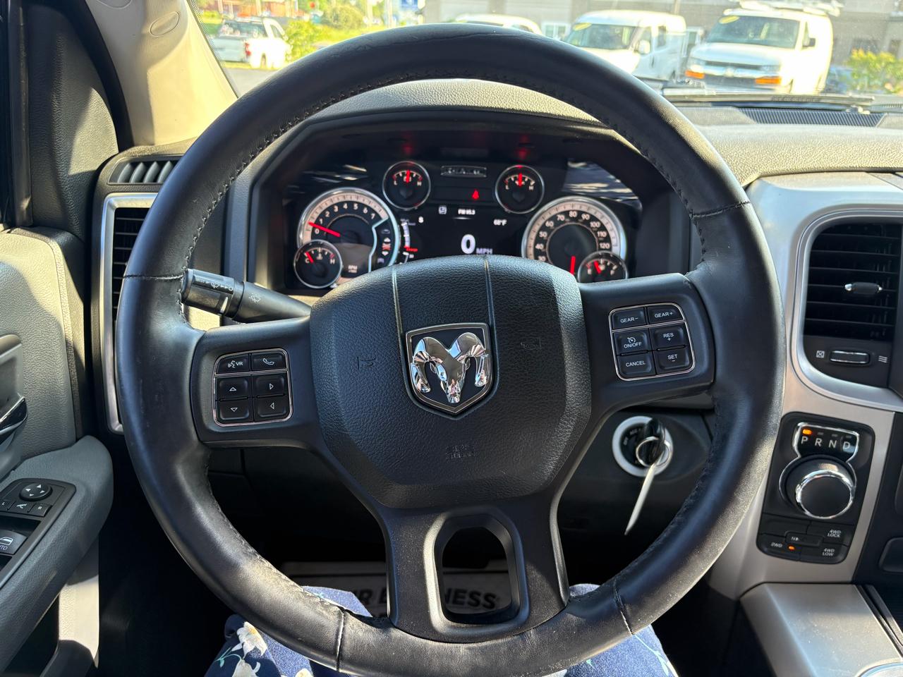 RAM 1500 SLT Quad Cab 4WD 2015