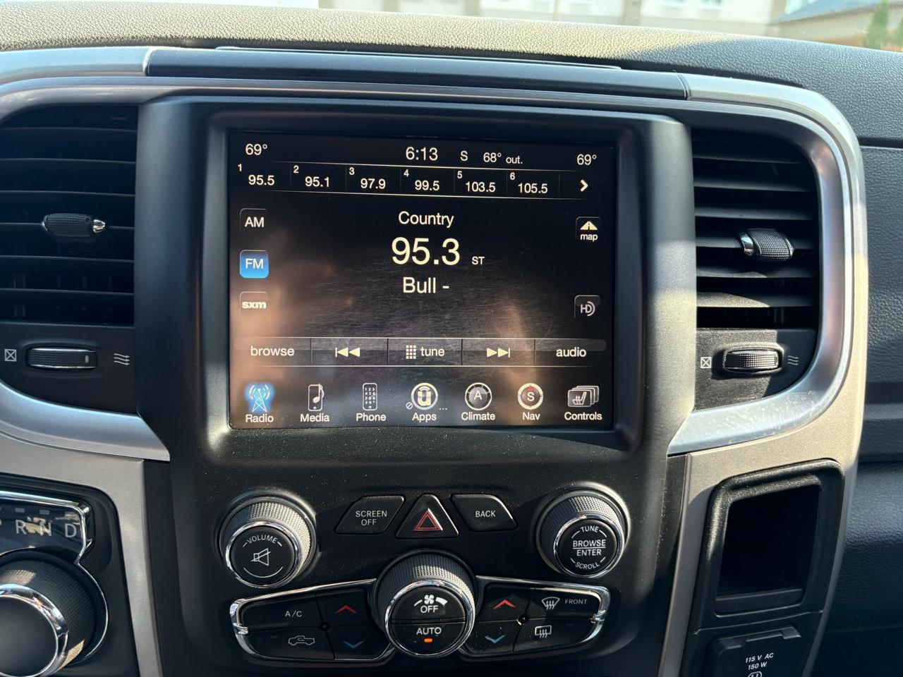 RAM 1500 SLT Quad Cab 4WD 2015