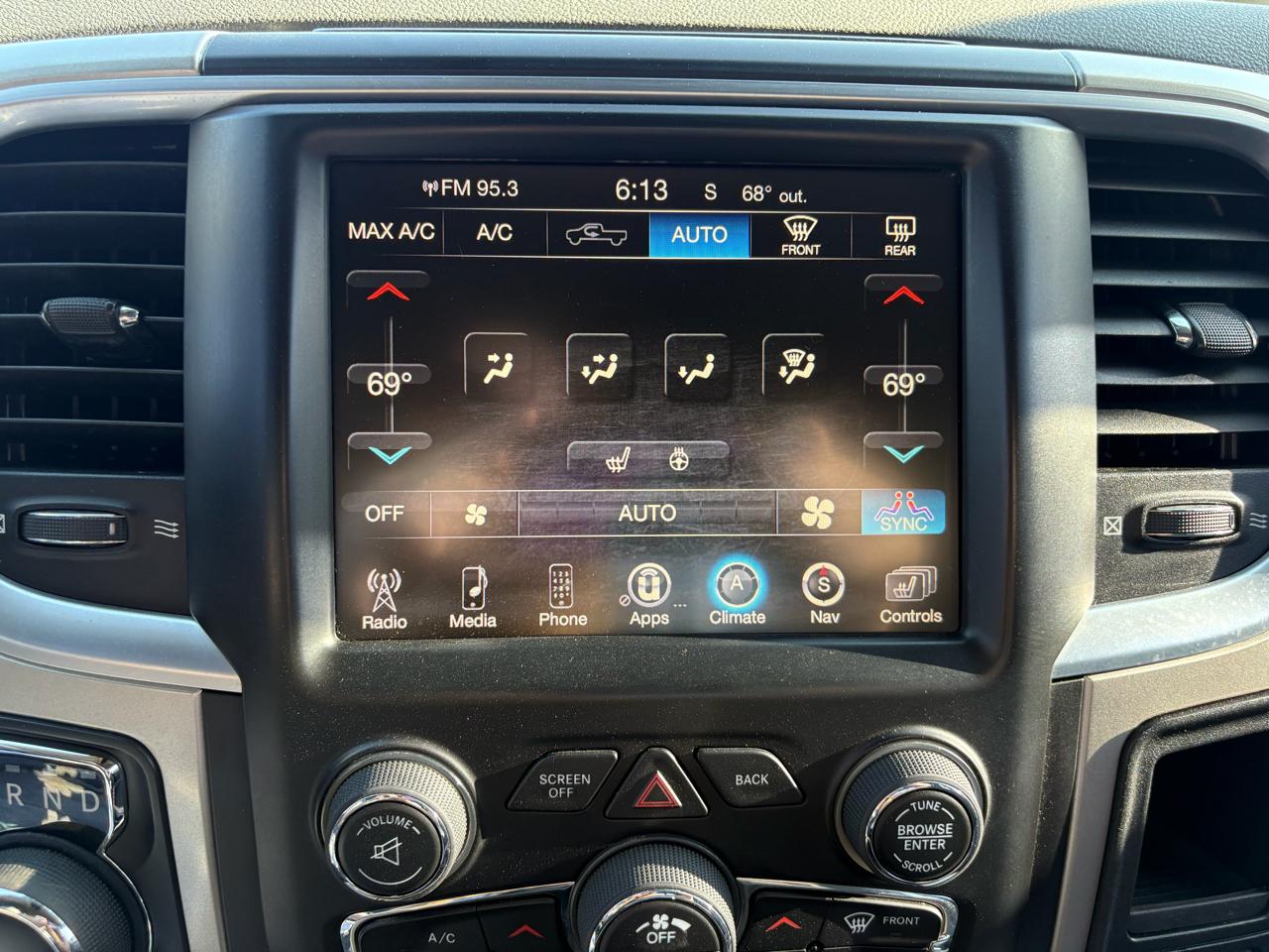 RAM 1500 SLT Quad Cab 4WD 2015