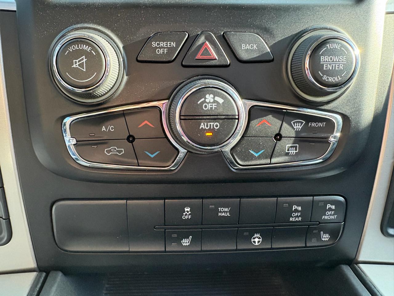 RAM 1500 SLT Quad Cab 4WD 2015