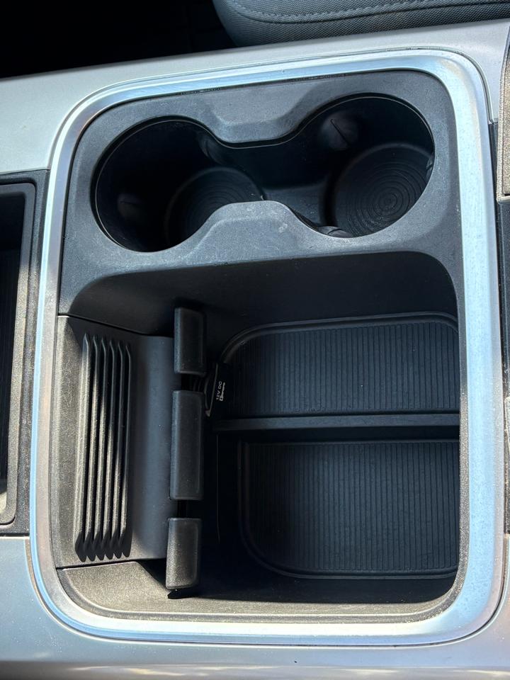 RAM 1500 SLT Quad Cab 4WD 2015