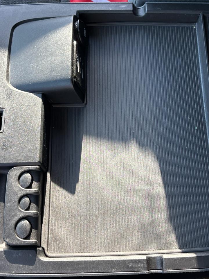 RAM 1500 SLT Quad Cab 4WD 2015