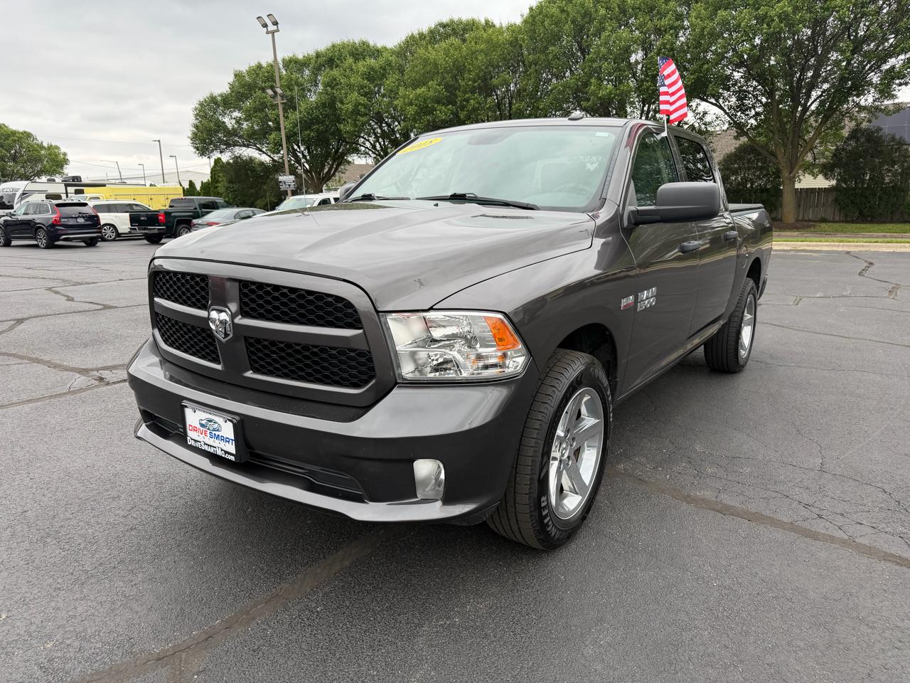 2018 RAM 1500 Express 4x4 Crew Cab 5'7's photo