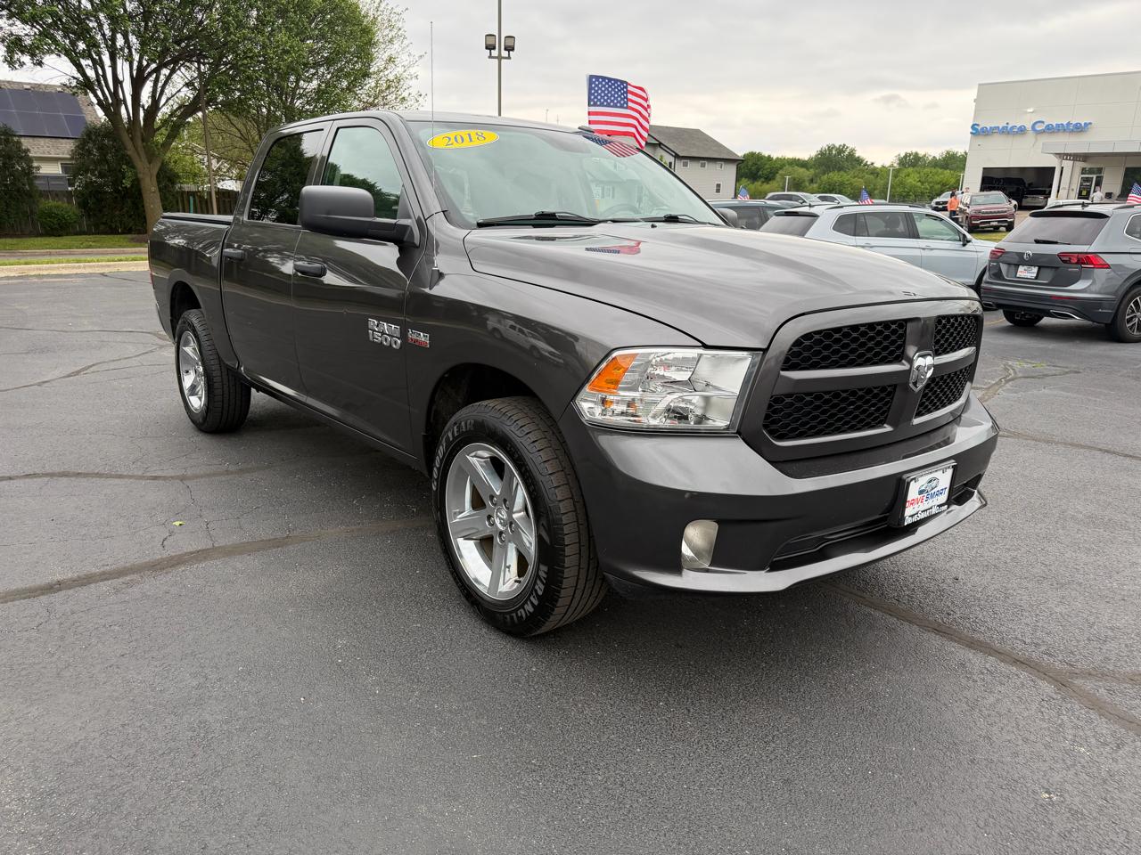RAM 1500 Tradesman Crew Cab SWB 4WD 2018