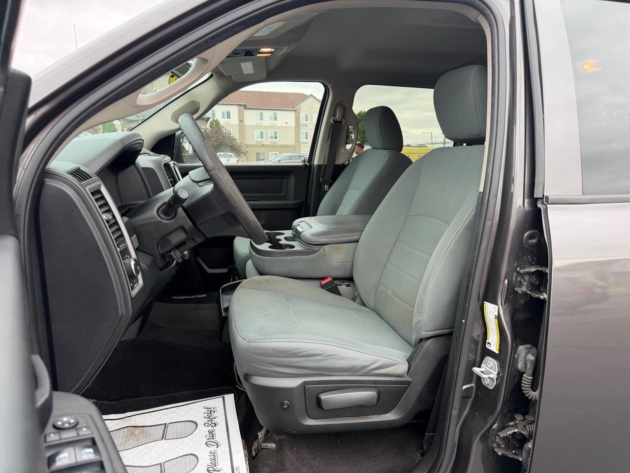 RAM 1500 Tradesman Crew Cab SWB 4WD 2018