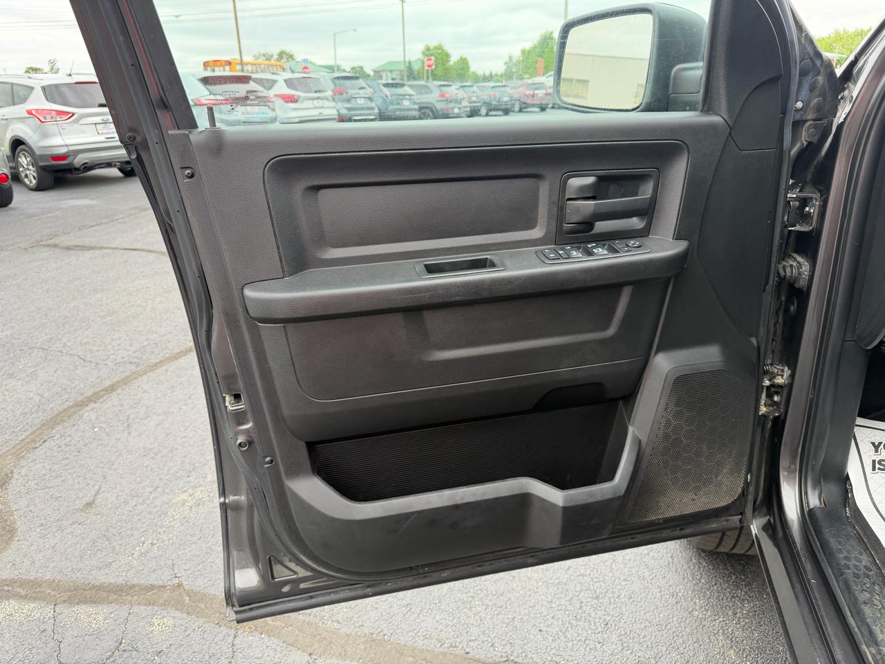 RAM 1500 Tradesman Crew Cab SWB 4WD 2018