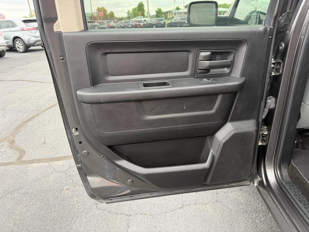 RAM 1500 Tradesman Crew Cab SWB 4WD 2018