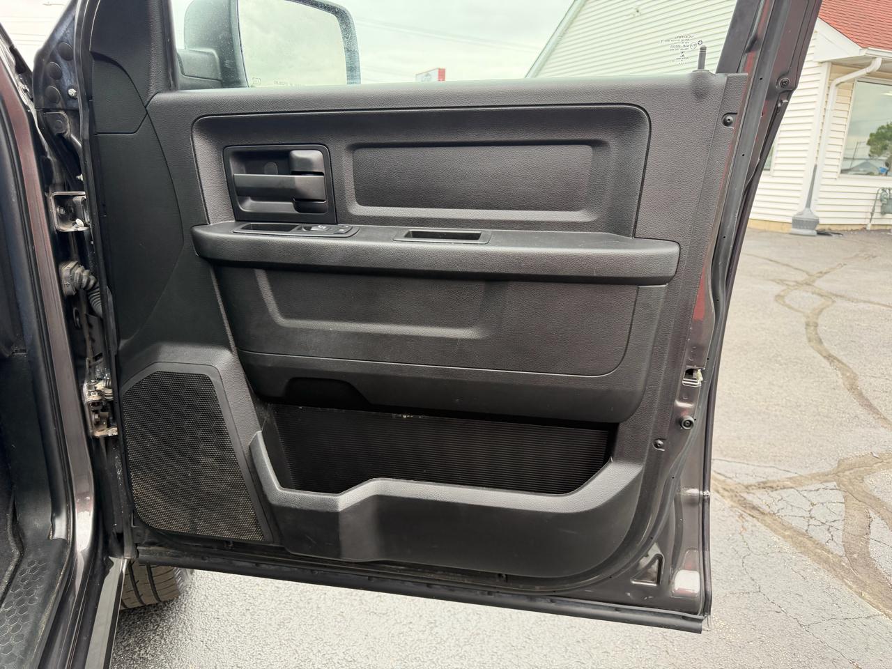 RAM 1500 Tradesman Crew Cab SWB 4WD 2018