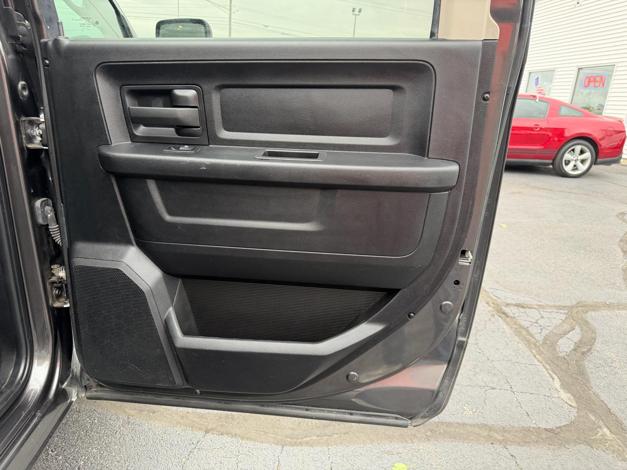 RAM 1500 Tradesman Crew Cab SWB 4WD 2018