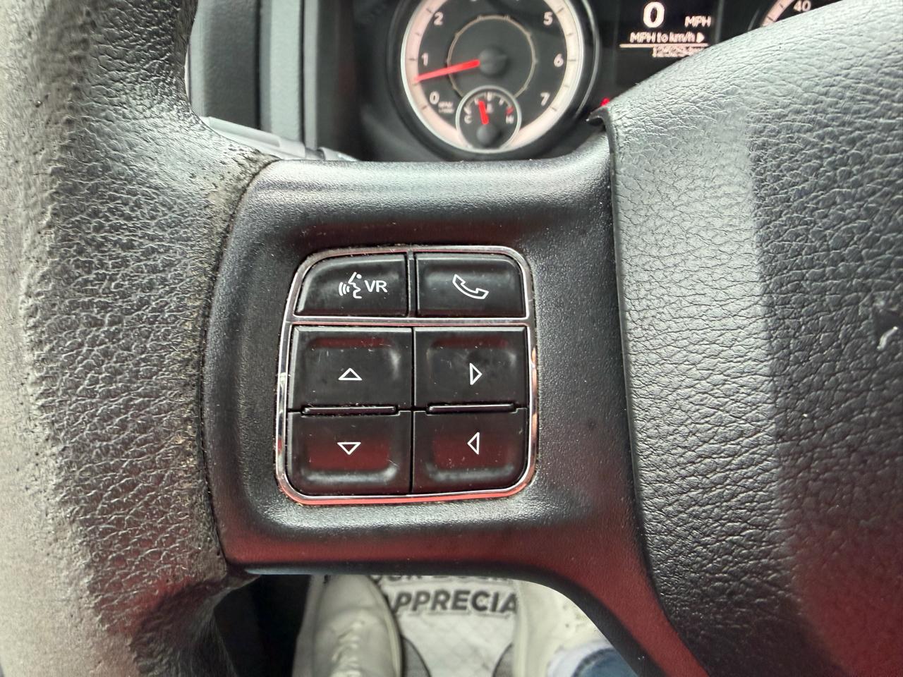 RAM 1500 Tradesman Crew Cab SWB 4WD 2018