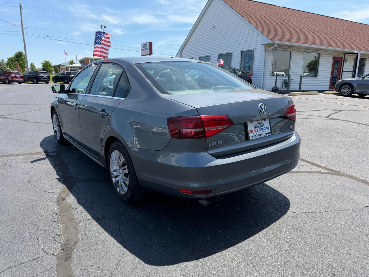Volkswagen Jetta 1.4T S 6A 2017
