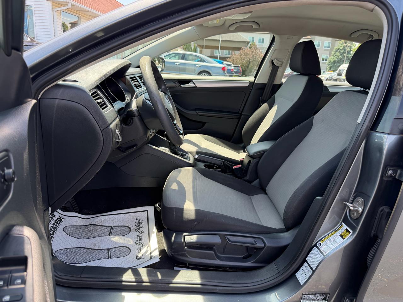 Volkswagen Jetta 1.4T S 6A 2017