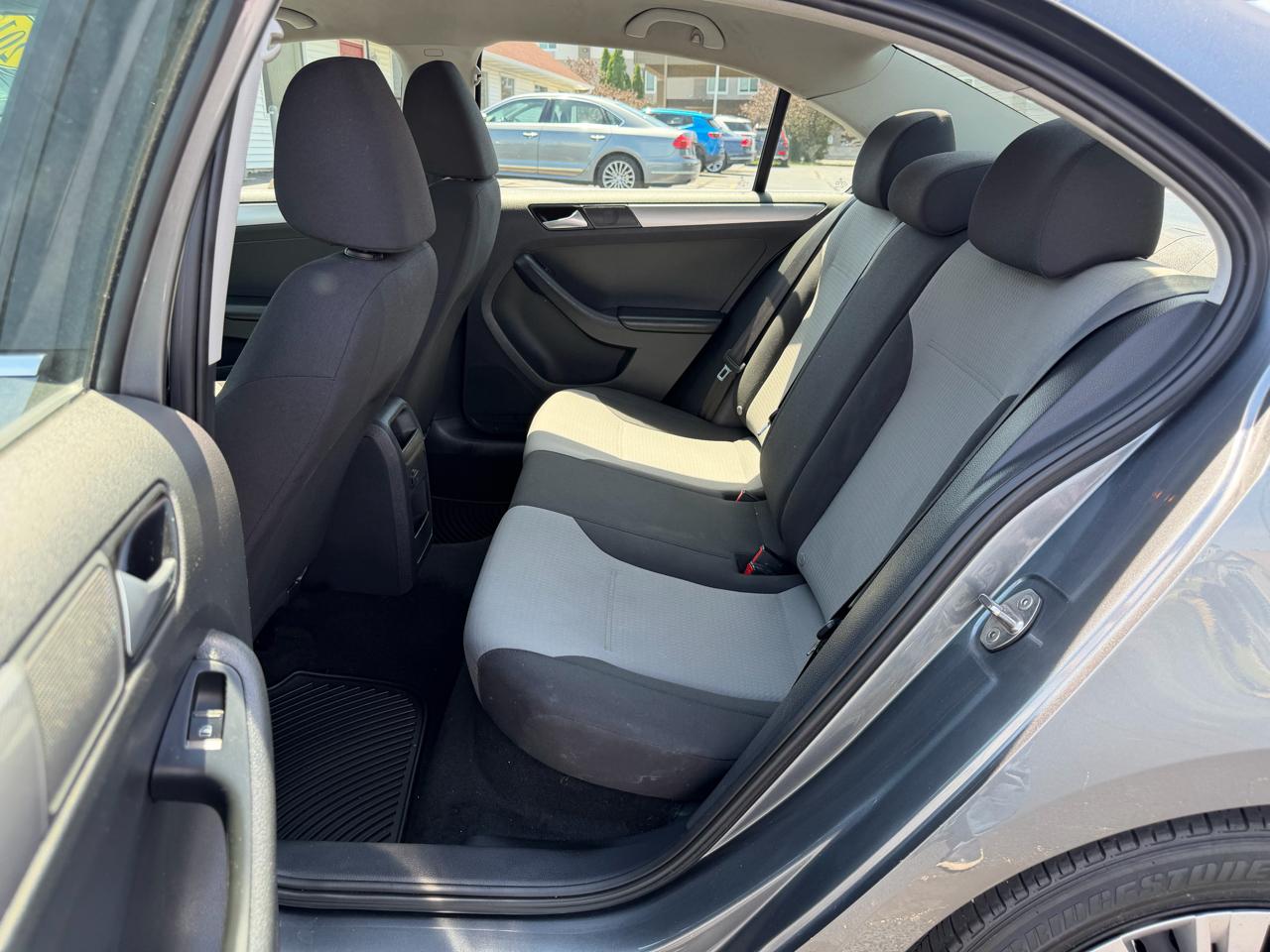 Volkswagen Jetta 1.4T S 6A 2017