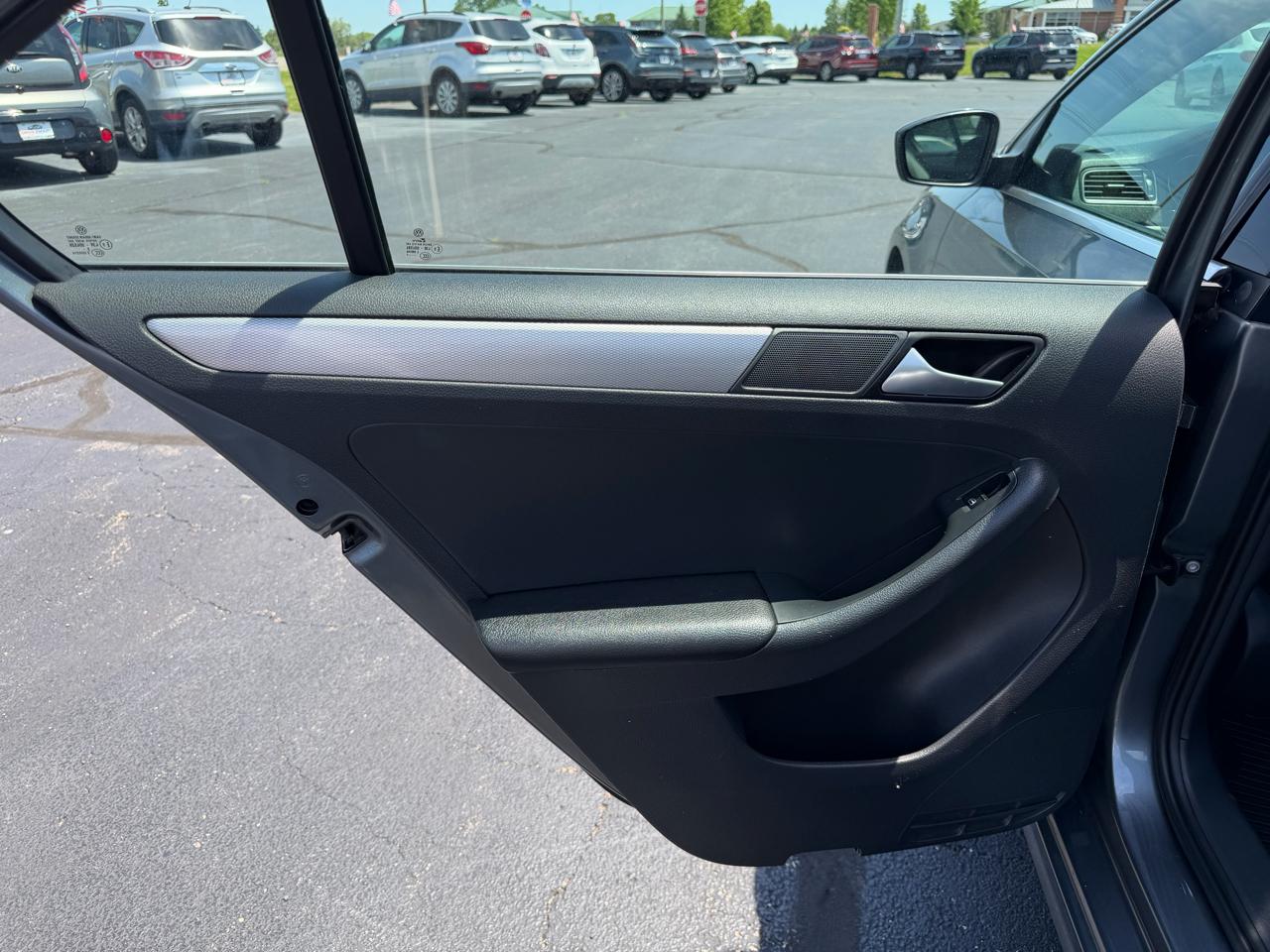 Volkswagen Jetta 1.4T S 6A 2017