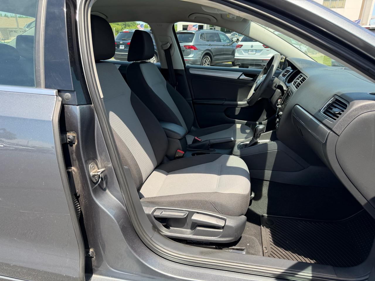 Volkswagen Jetta 1.4T S 6A 2017