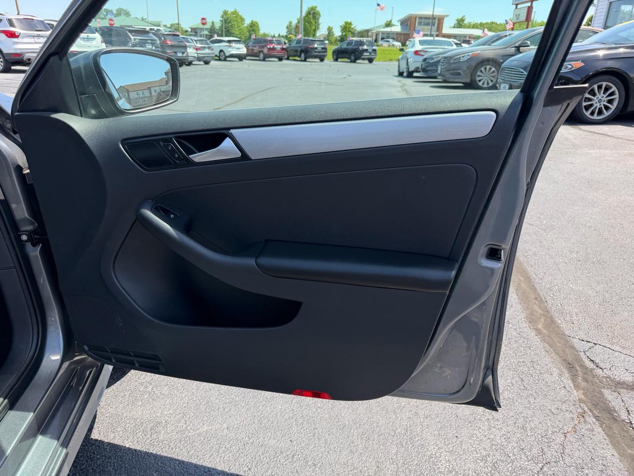 Volkswagen Jetta 1.4T S 6A 2017