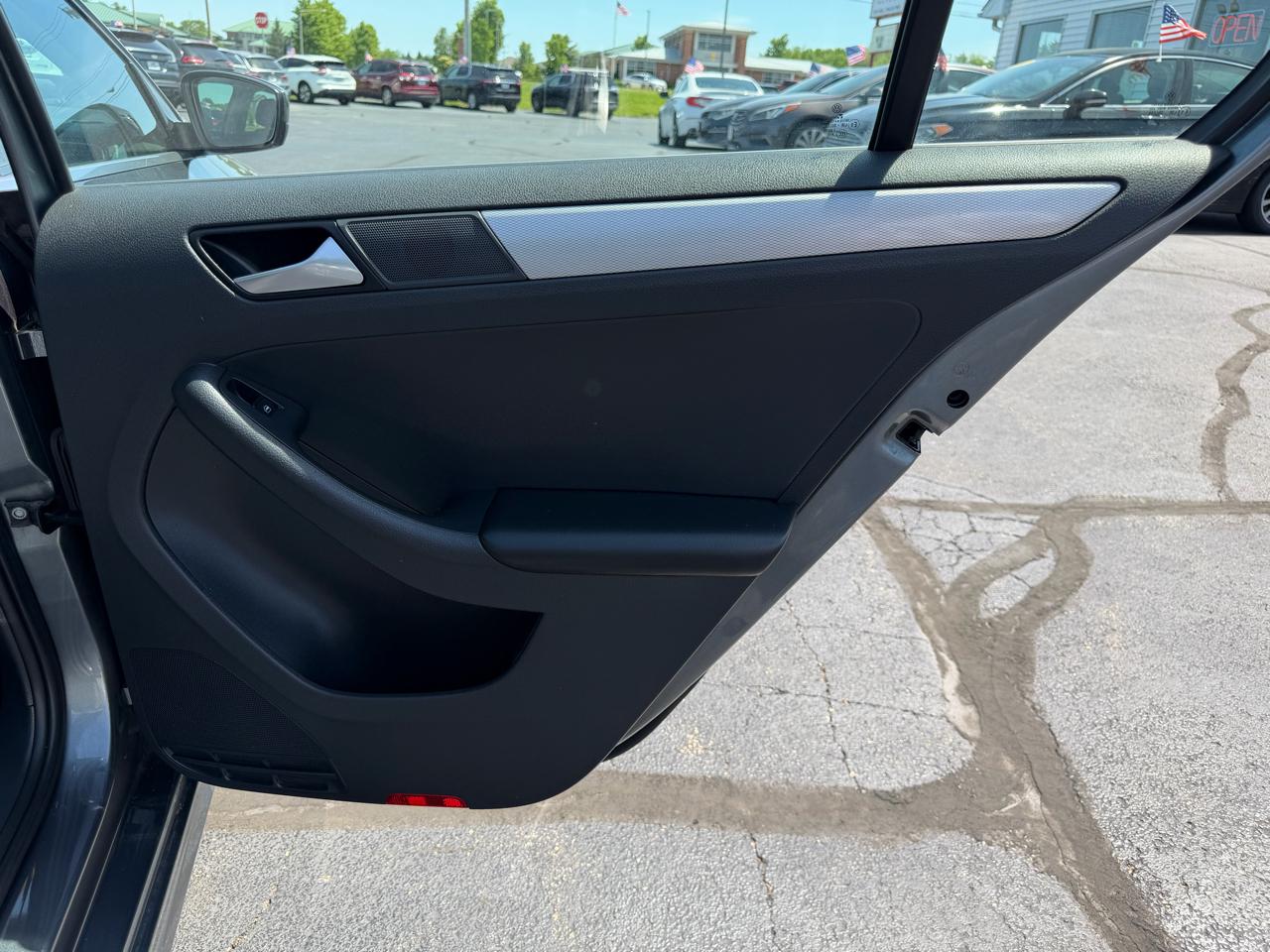 Volkswagen Jetta 1.4T S 6A 2017