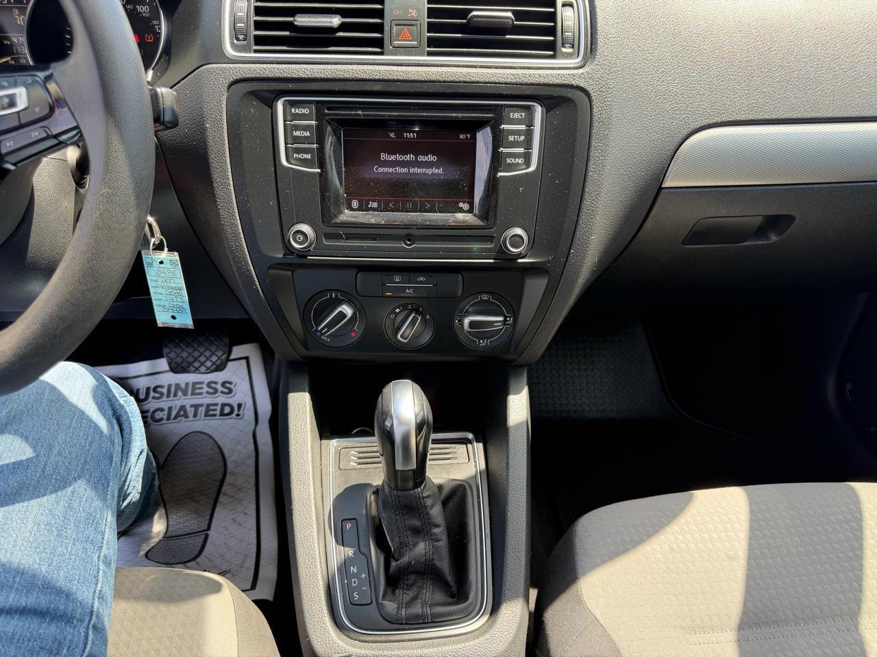 Volkswagen Jetta 1.4T S 6A 2017