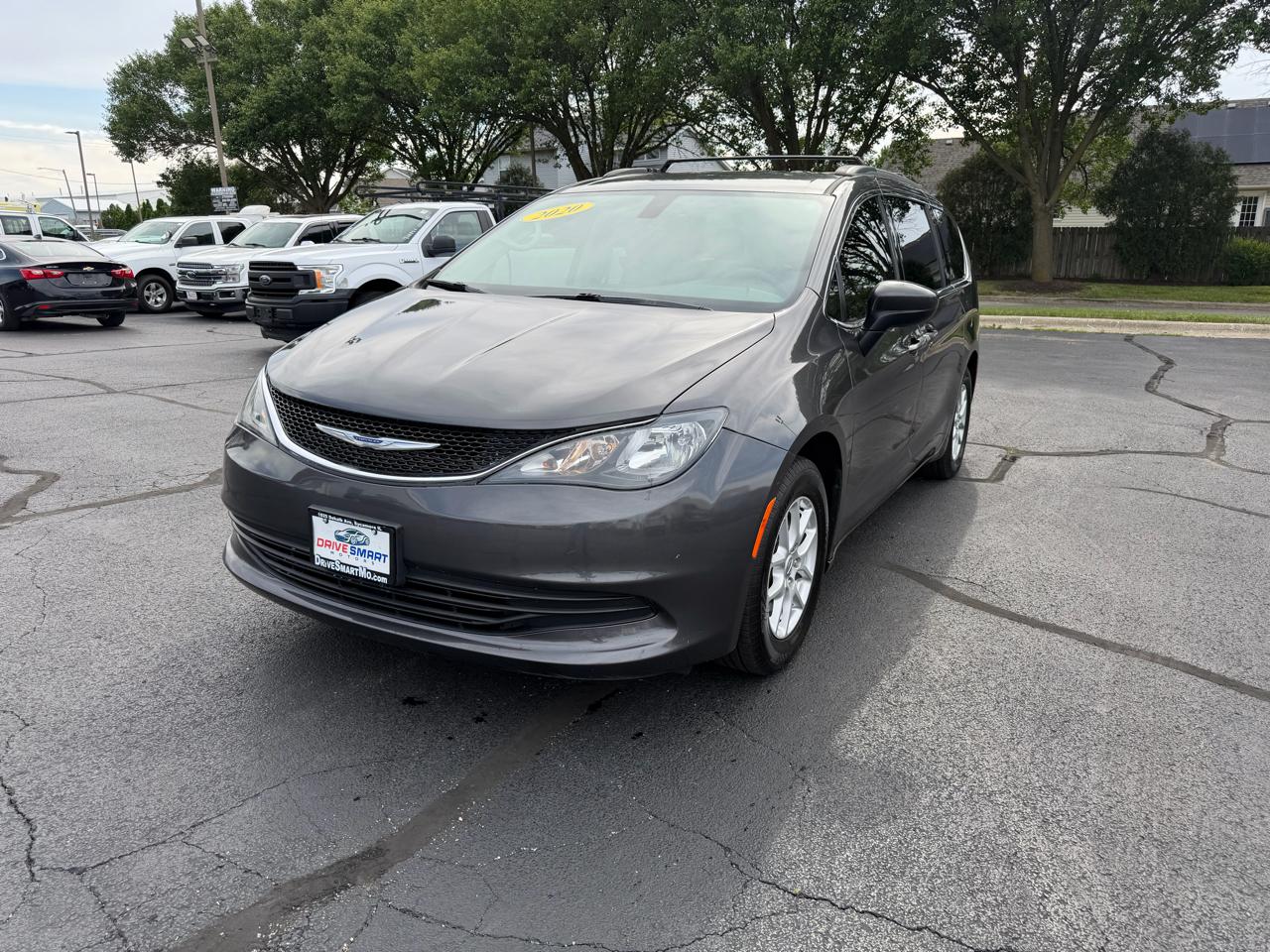 2020 Chrysler Voyager LXI's photo