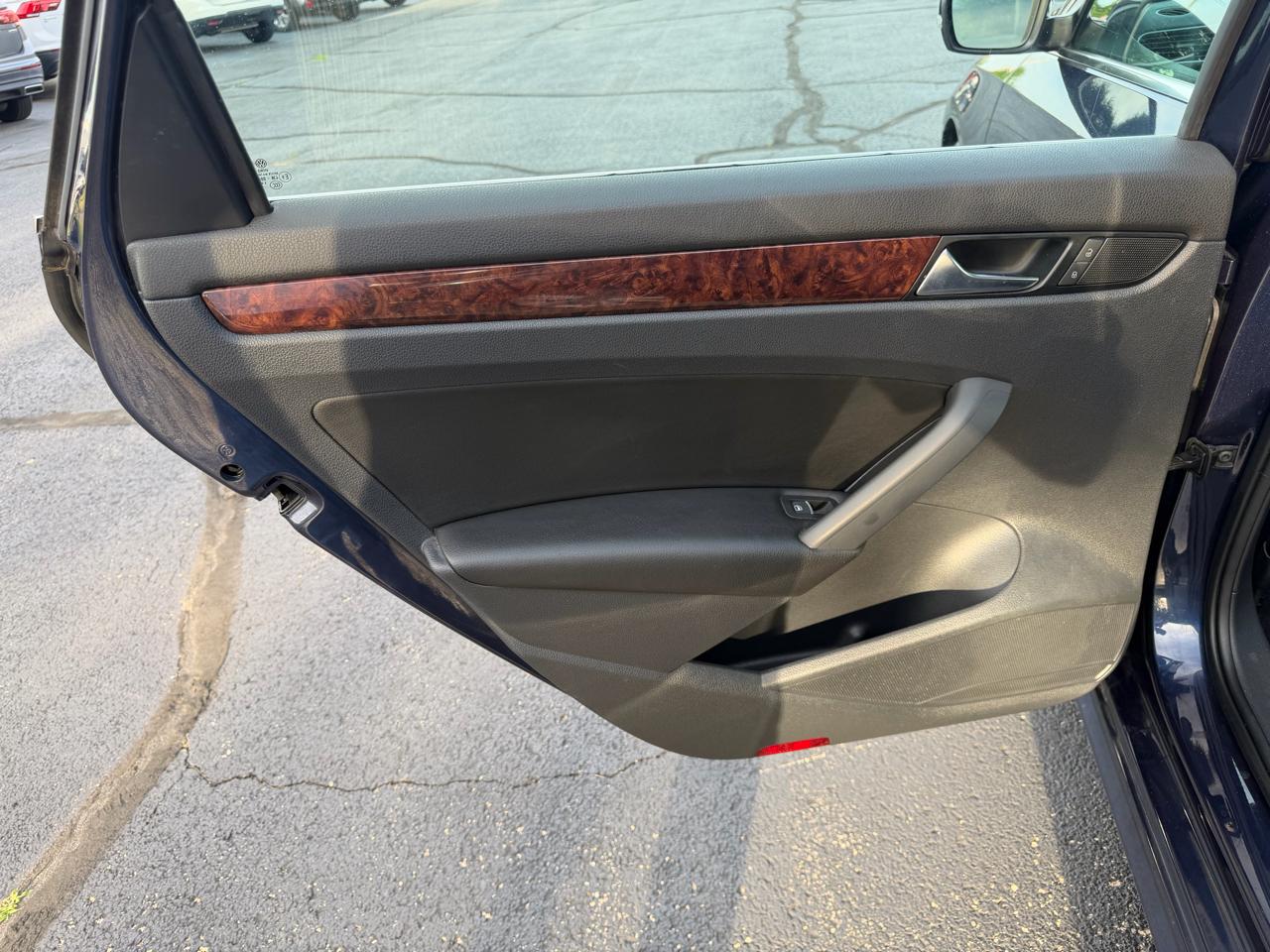 Volkswagen Passat 2.0L TDI SEL Premium 2013