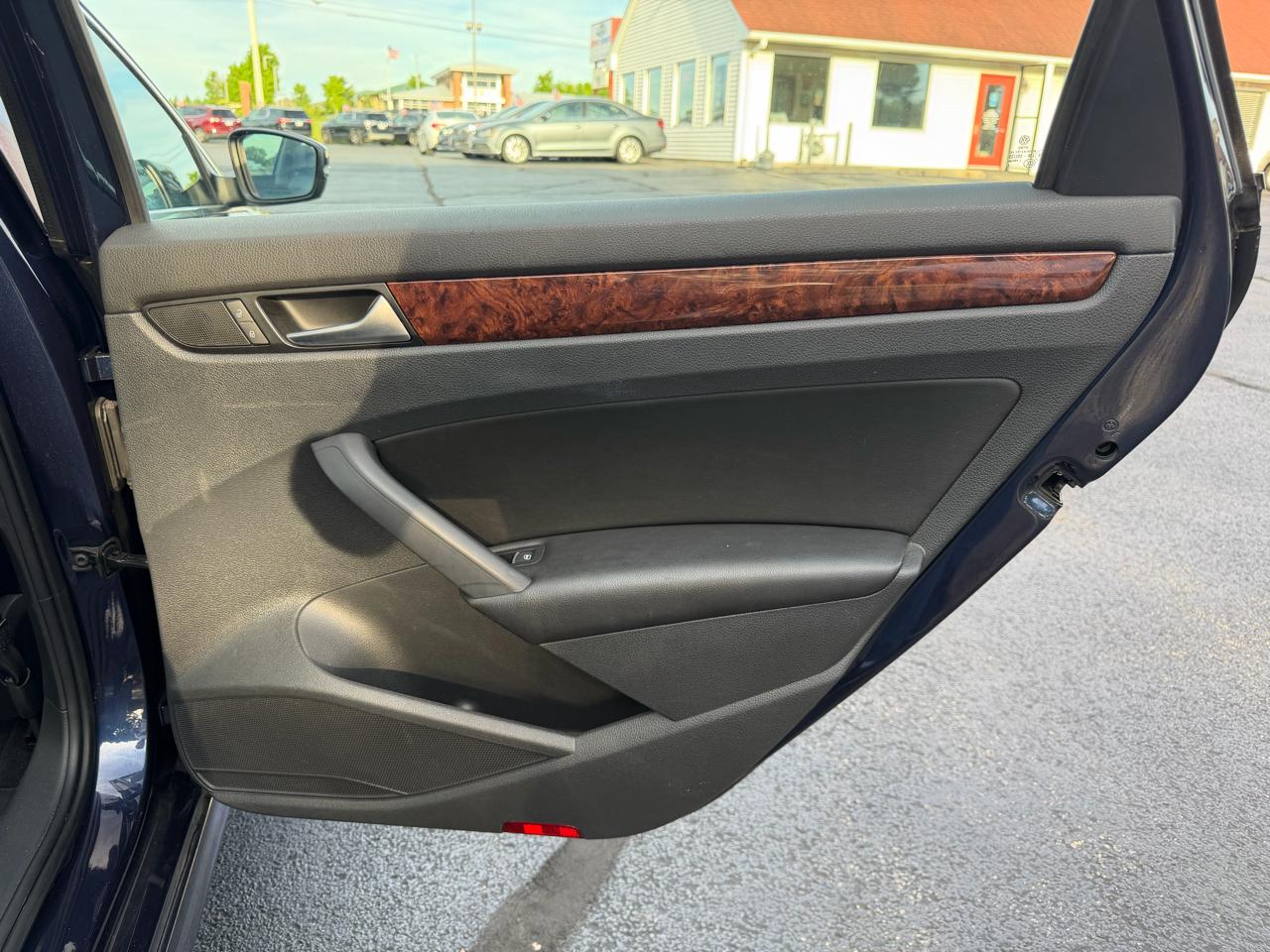Volkswagen Passat 2.0L TDI SEL Premium 2013