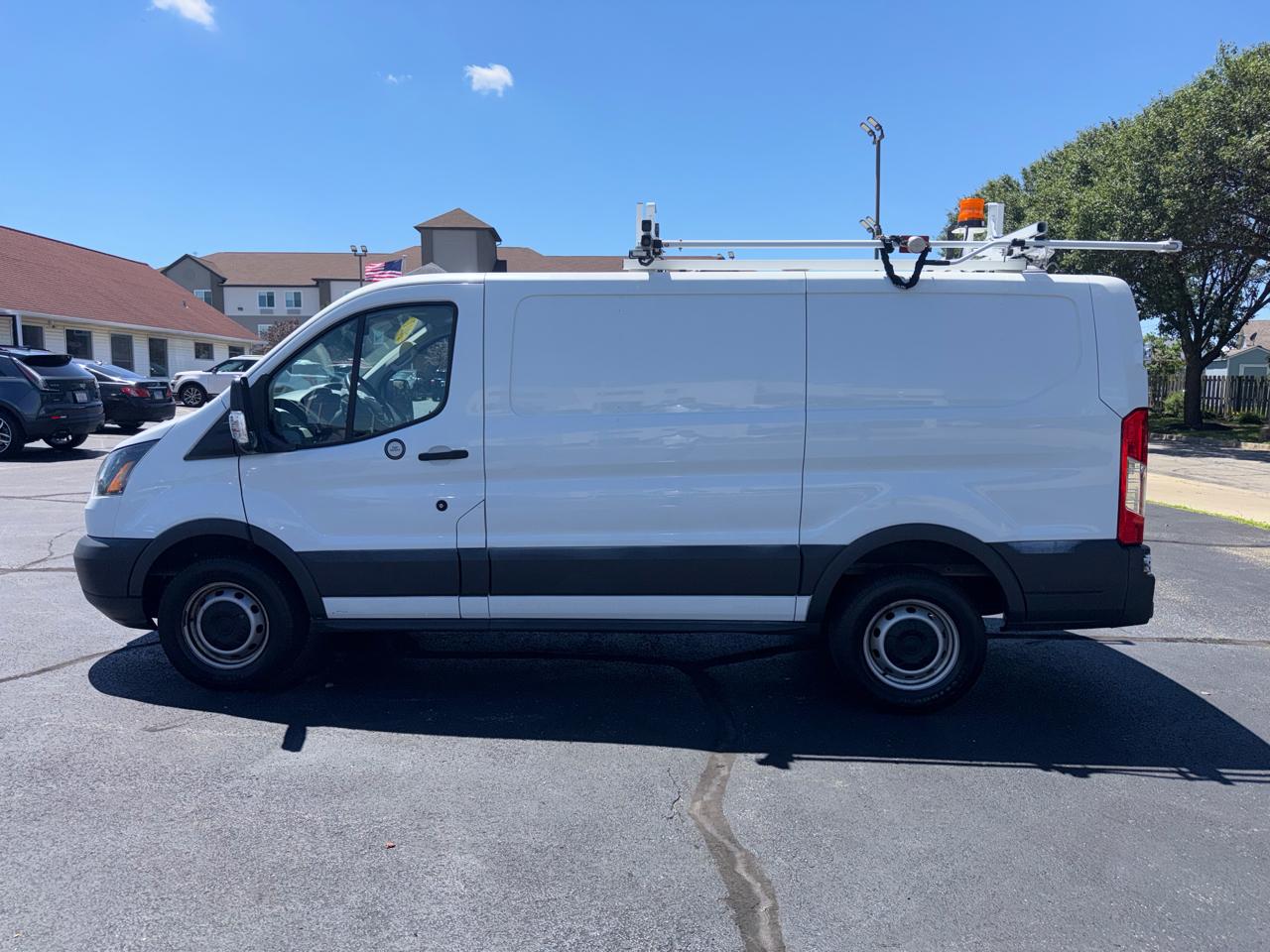 Ford Transit 250 Van Low Roof w/Sliding Pass. 130-in. WB 2017