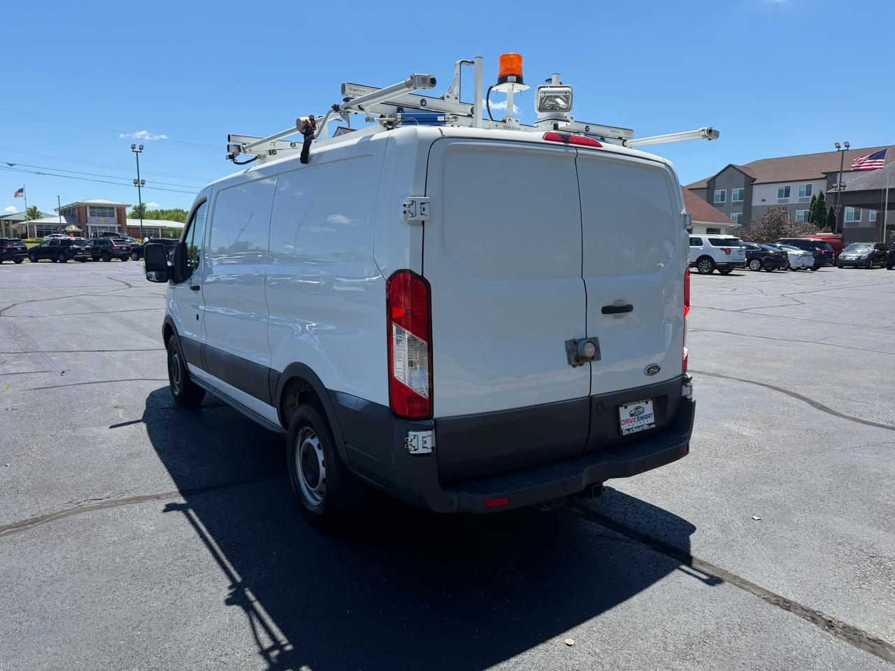 Ford Transit 250 Van Low Roof w/Sliding Pass. 130-in. WB 2017
