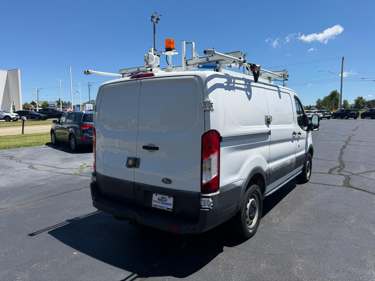 Ford Transit 250 Van Low Roof w/Sliding Pass. 130-in. WB 2017